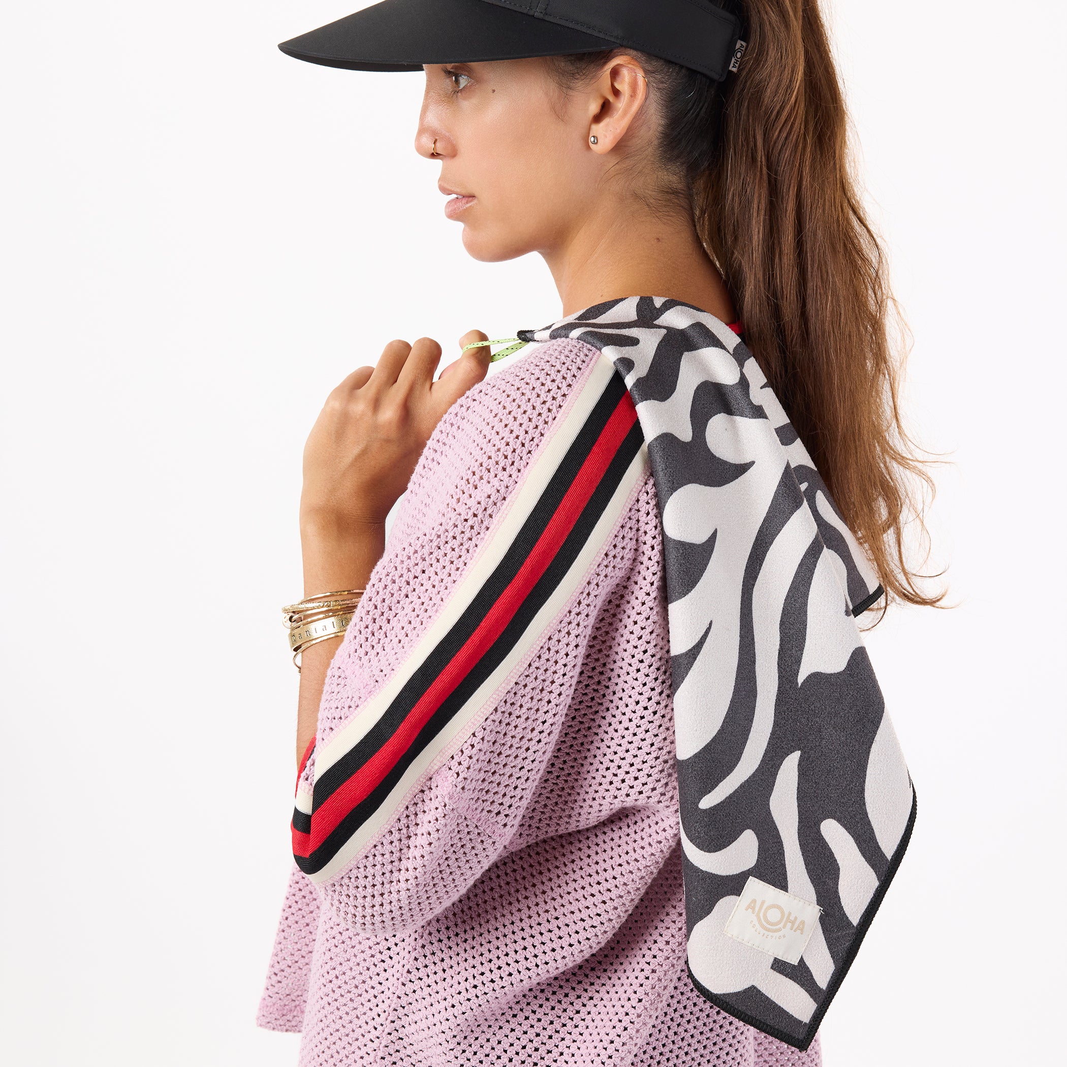 sport_towel_float_black_cu2